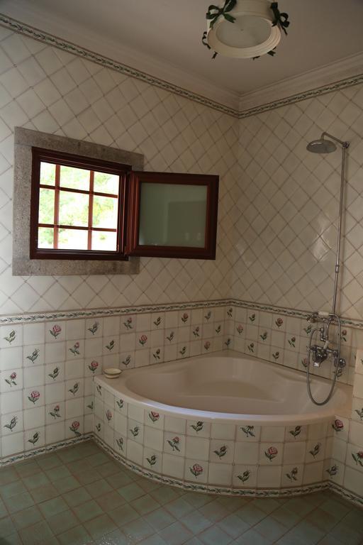 Quinta Dos Castanheiros Bed And Breakfast Ponte de Lima Rum bild