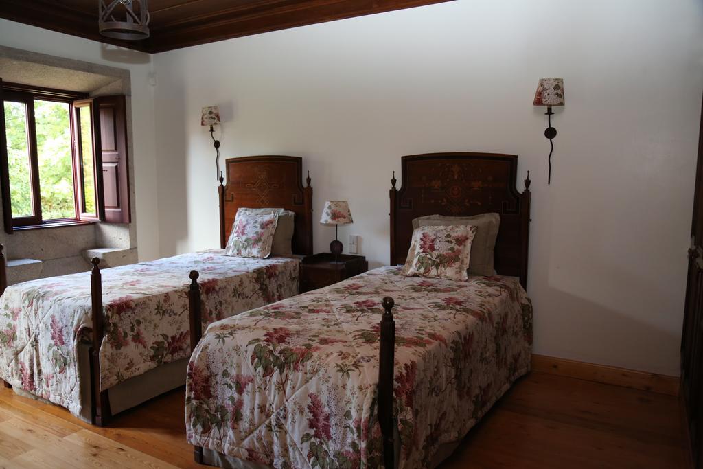 Quinta Dos Castanheiros Bed And Breakfast Ponte de Lima Rum bild