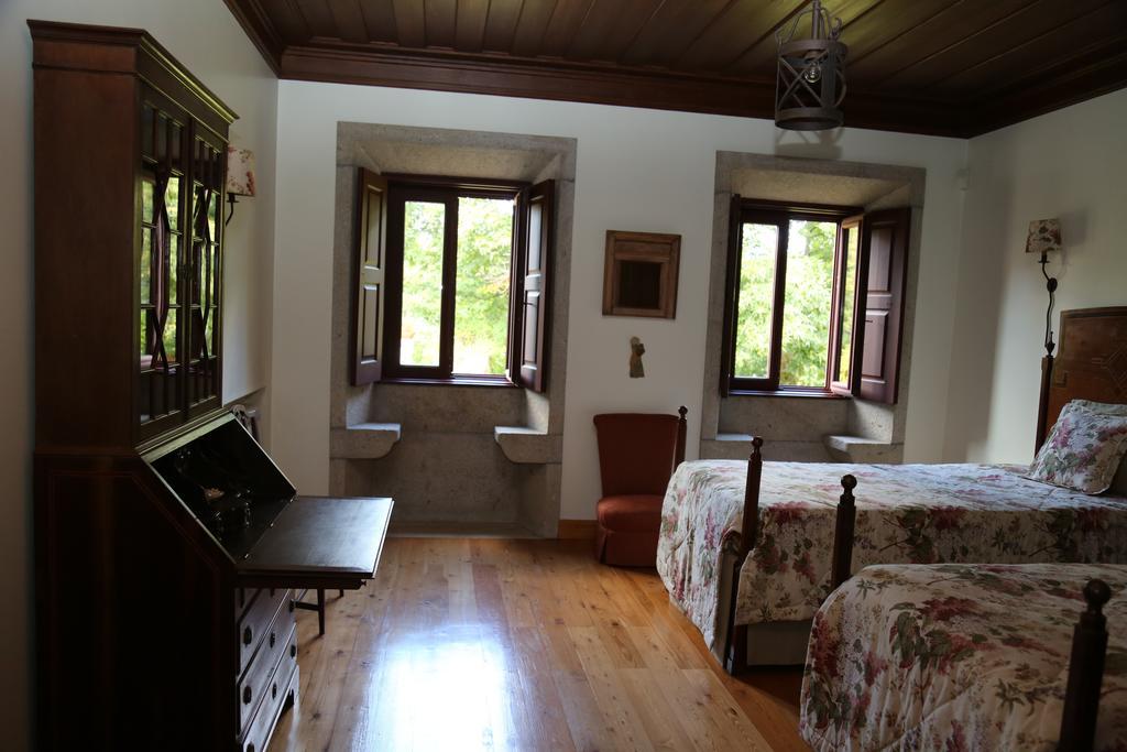 Quinta Dos Castanheiros Bed And Breakfast Ponte de Lima Rum bild